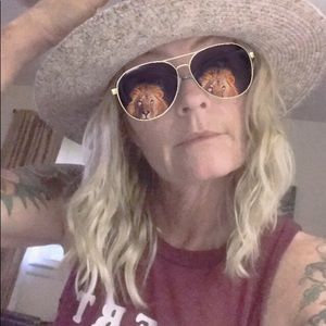 Meet your Posher, Helle